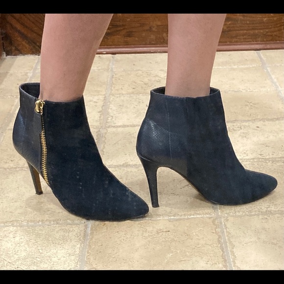 Alexis Hudson l Blue suede Booties l Size 5 - Picture 2 of 11